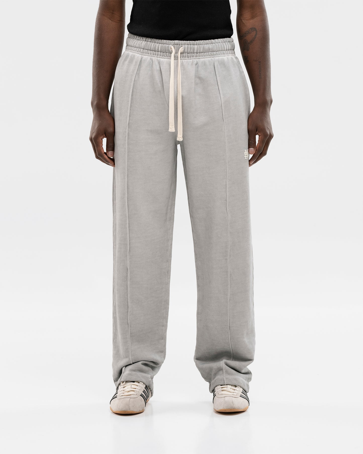 JOGGER BASICO V2 OFF GRIS DESGASTADO MONOIC