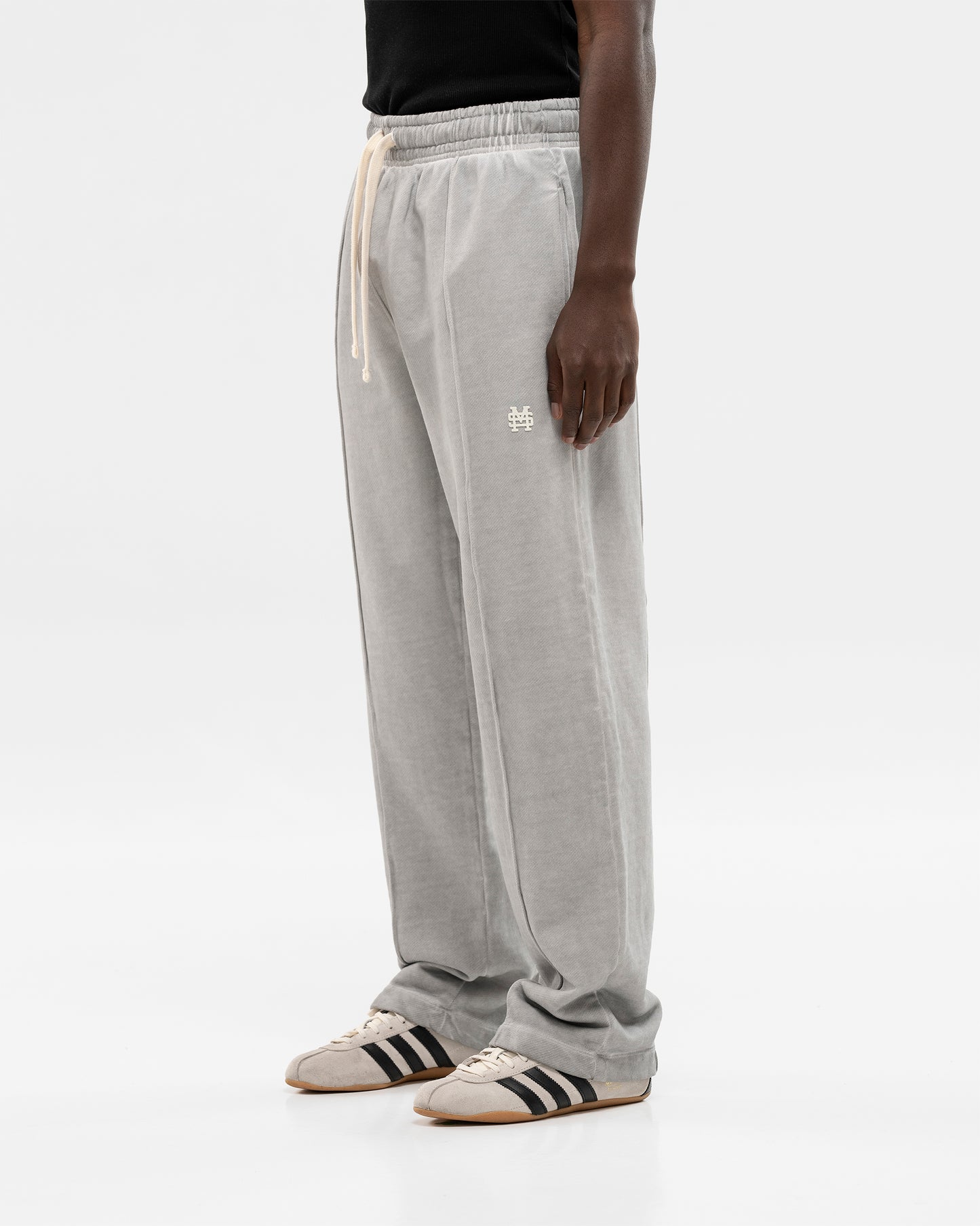JOGGER BASICO V2 OFF GRIS DESGASTADO MONOIC