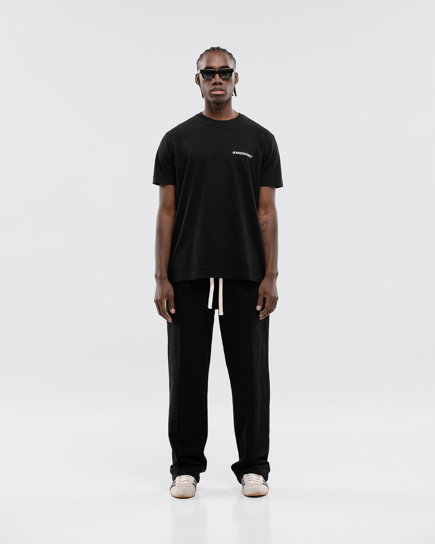 CAMISETA REGULAR FIT NEGRO MONOIC