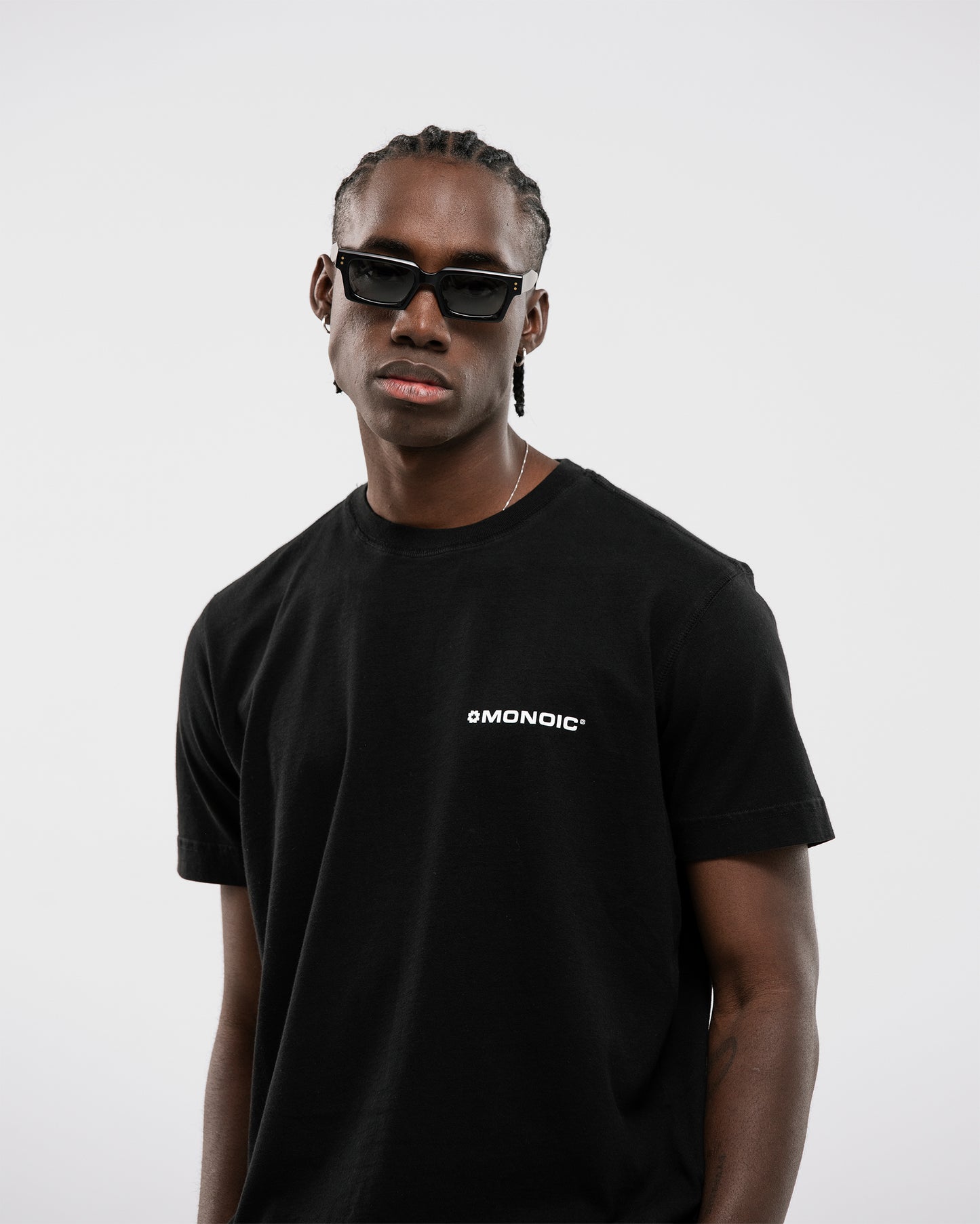 CAMISETA REGULAR FIT NEGRO MONOIC