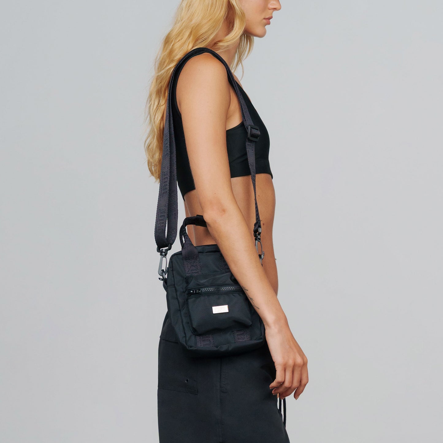 Classic Crossbody Black True