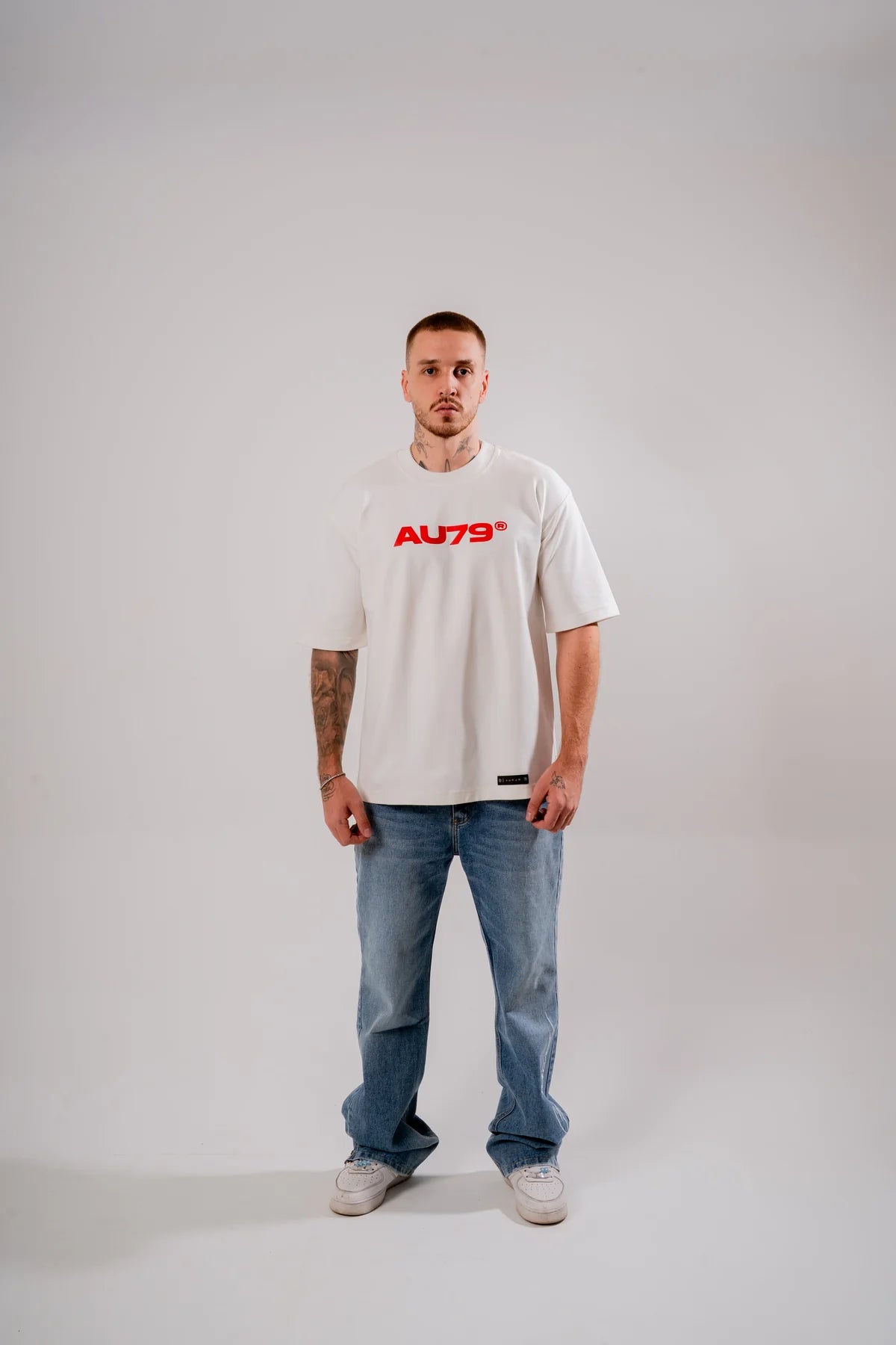 RED LINE OVERSIZED WHITE AURUM