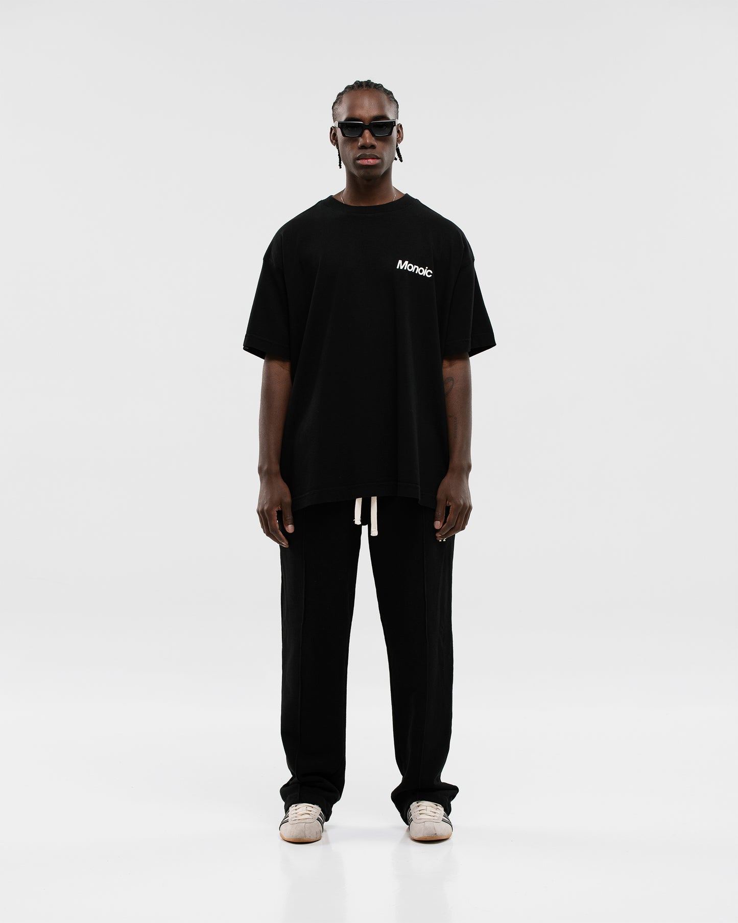 CAMISETA LOGO OVERSIZED V2 NEGRO MONOIC