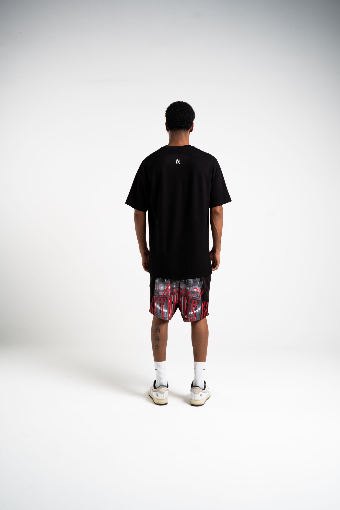 BLACK LINE OVERSIZED AURUM